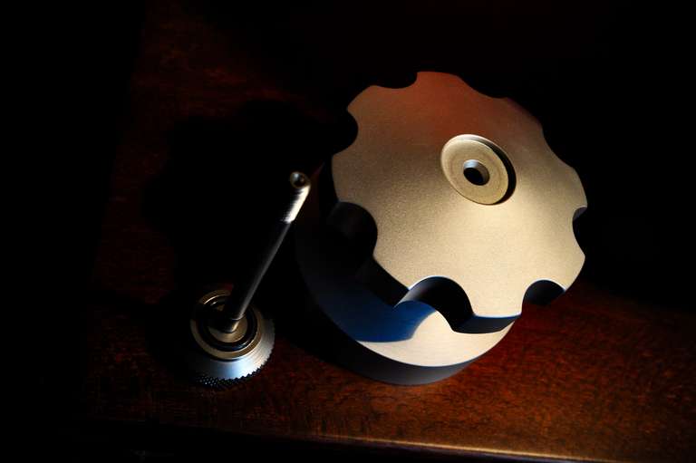 Record centering clamp