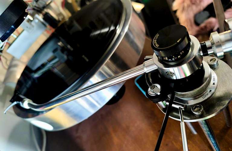 JVC UA-7045 tonearm mounted on Agnew Analog Type 612 Disk Mastering Lathe